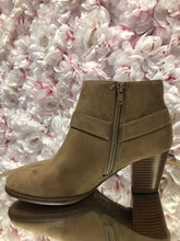 Load image into Gallery viewer, Taupe Knotted Ankle Booties